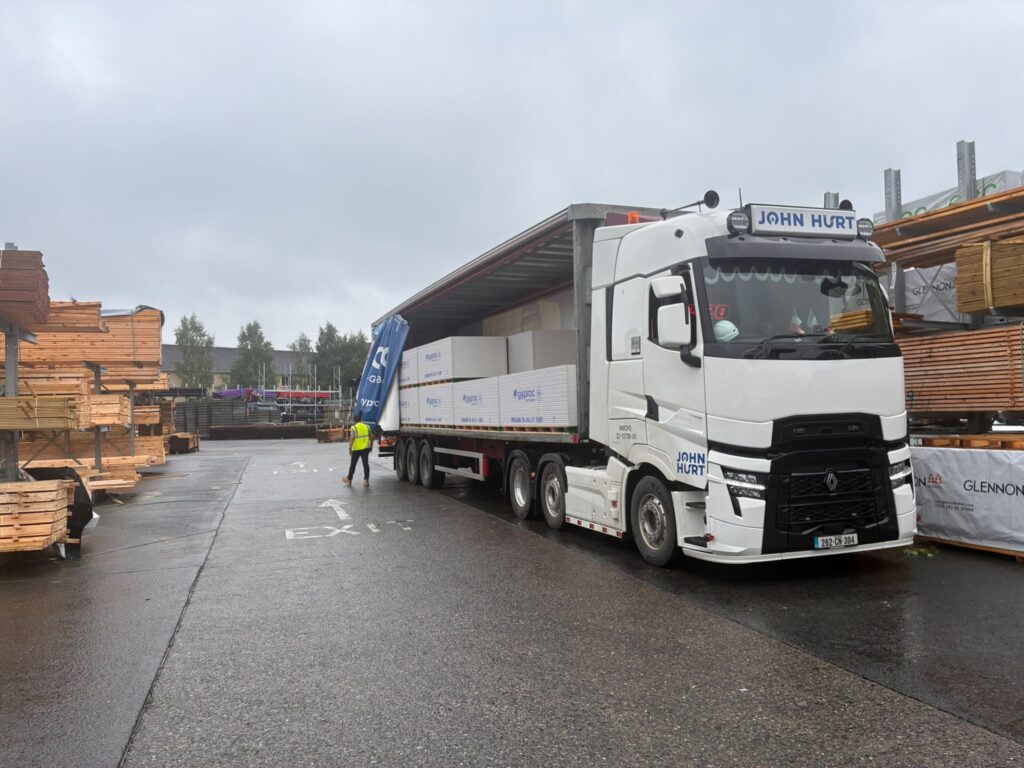 Curtainsider Cargo 